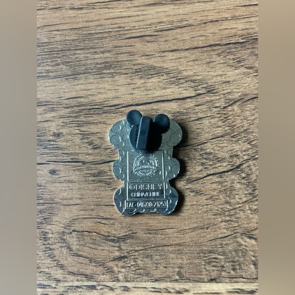 Minnie Wishable Pin - Picture 2 of 2